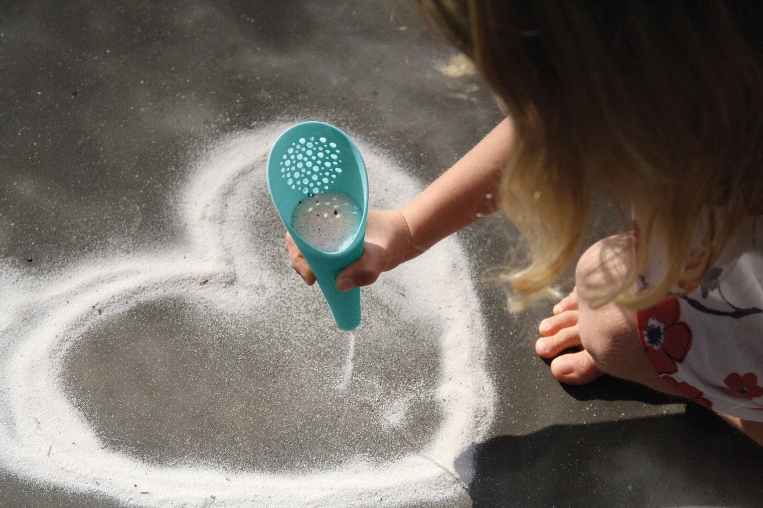 Cuppi - Shovel, Sifter and Ball All in One